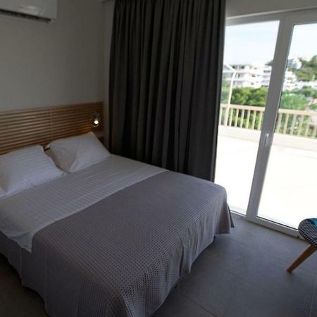Seaside Renovated Top Floor Apartment Saronida 외부 사진