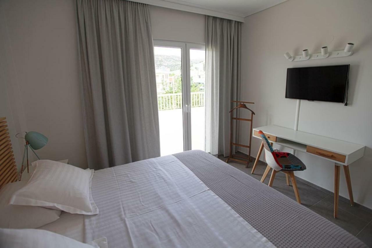 Seaside Renovated Top Floor Apartment Saronida 외부 사진