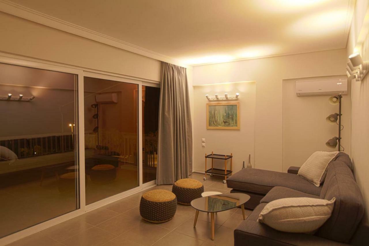 Seaside Renovated Top Floor Apartment Saronida 외부 사진