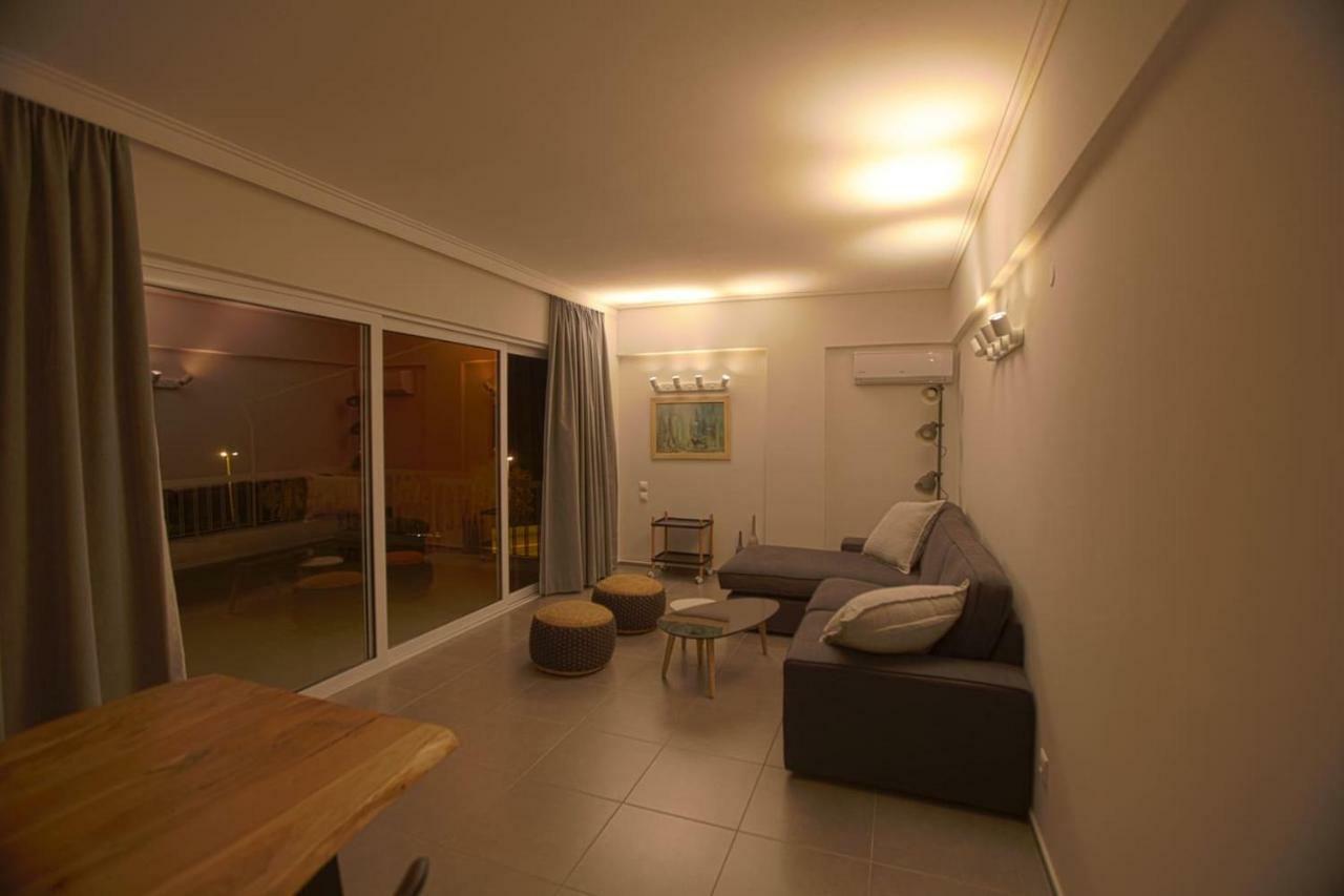 Seaside Renovated Top Floor Apartment Saronida 외부 사진