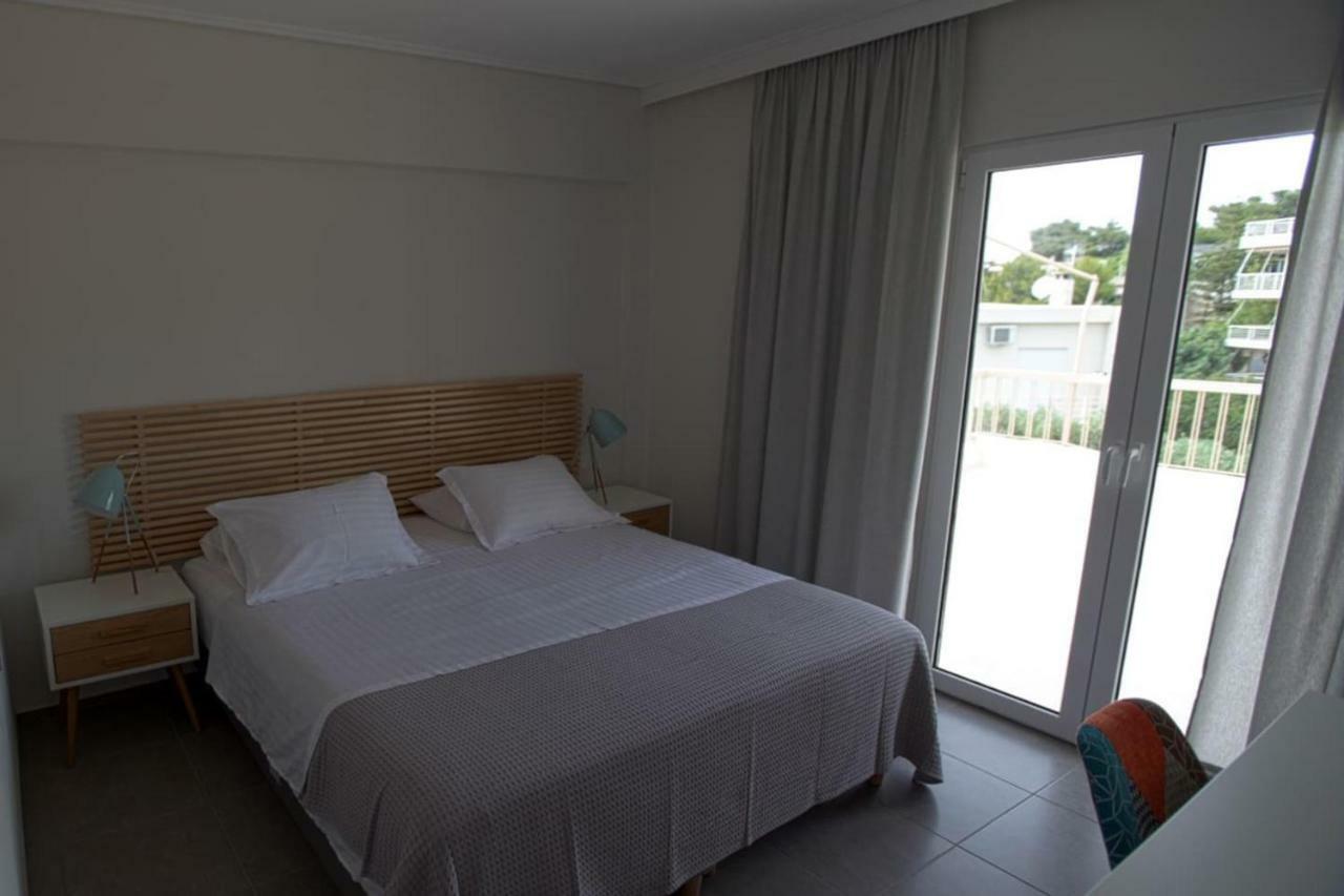 Seaside Renovated Top Floor Apartment Saronida 외부 사진
